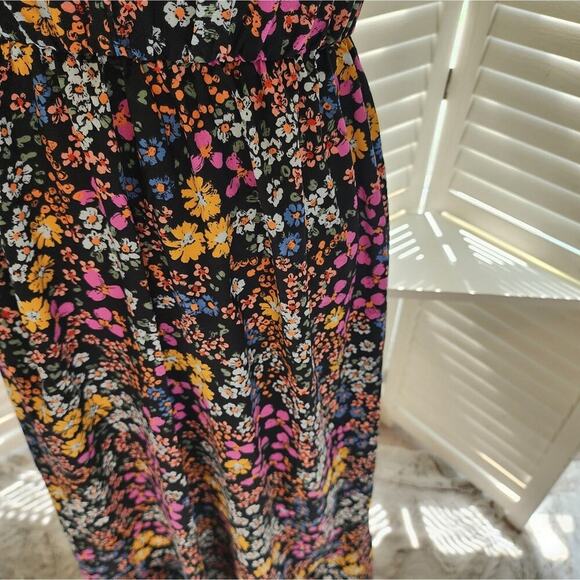 BOUTIQUE BLACK FLORAL CAP SLEEVE MULTI COLOR FLORAL DRESS  MULTIPLE SIZES - Picture 4 of 7